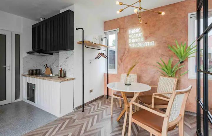 Homestay Giua Long Ha Noi - 10 Phut Den Pho Co Hanoi Zewnętrze zdjęcie